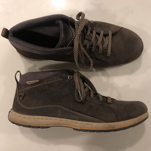 three passes chukka leather